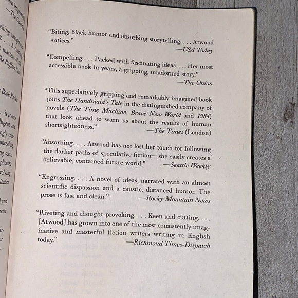 Oryx & Crake by Margaret Atwood novel book - Picture 3 of 8